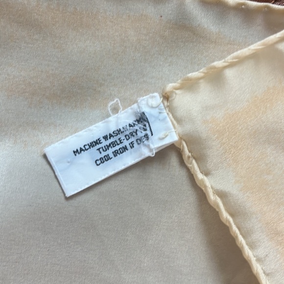 Vintage Veresa by Vera scarf - Picture 6 of 8